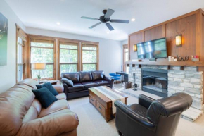 Les Eaux Tremblant - Luxury Chalet with Pool & Spa and AC